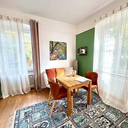 Schlafen Im Historischen Haus בית הארחה